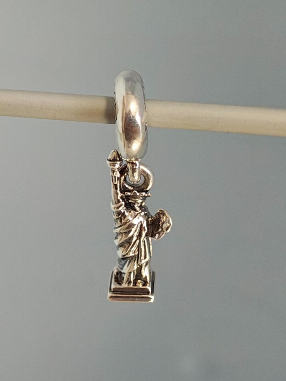 Authentic Retired Travel Exclusive Pandora Statue of Liberty Travel Charm 791077